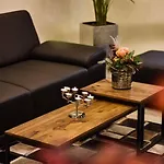 Martins Klause Airport Messe - Free Parking - Self Check-in Available