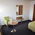 Hotel Martins Klause Airport Messe - Free Parking - Self Check-in Available
