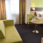 Martins Klause Airport Messe - Free Parking - Self Check-in Available