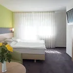 Hotel Martins Klause Airport Messe - Free Parking - Self Check-in Available