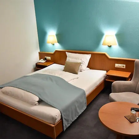 Martins Klause Airport Messe - Free Parking - Self Check-in Available ホテル ラインフェルデン＝エヒターディンゲン