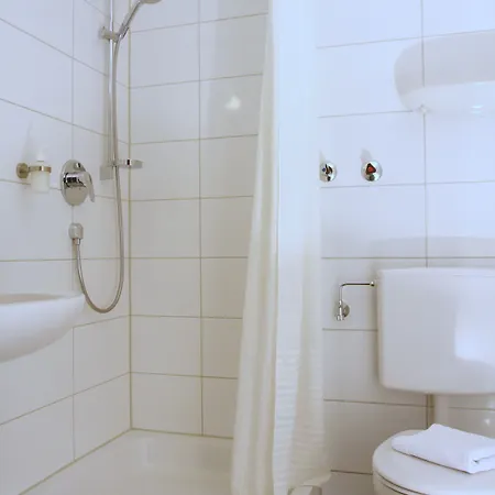 Martins Klause Airport Messe - Free Parking - Self Check-in Available ホテル 3*