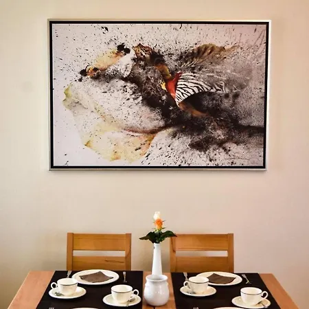 Martins Klause Airport Messe - Free Parking - Self Check-in Available 3*