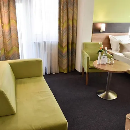 Martins Klause Airport Messe - Free Parking - Self Check-in Available ホテル