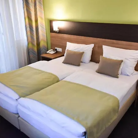 Martins Klause Airport Messe - Free Parking - Self Check-in Available ホテル