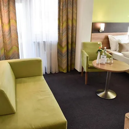 Martins Klause Airport Messe - Air Conditioning - Self Check-in Available