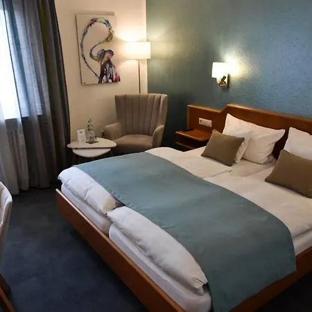 Martins Klause Airport Messe - Free Parking - Self Check-in Available 3*